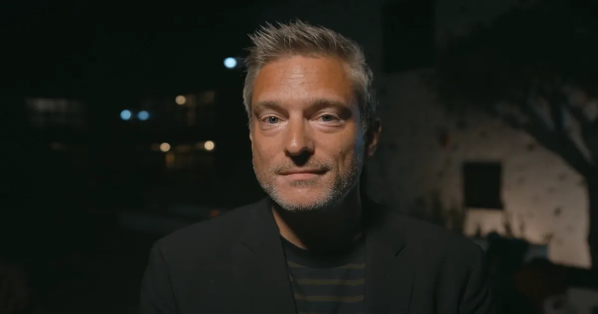 Gilles De Coster heeft een verrassende boodschap in De Mol - © SBS Belgium